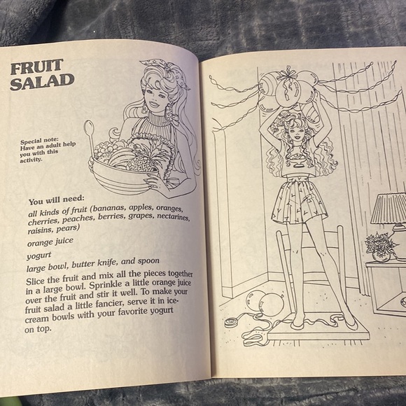 vintage 1990 barbie activity/coloring/paper dolls book unused - Picture 6 of 15